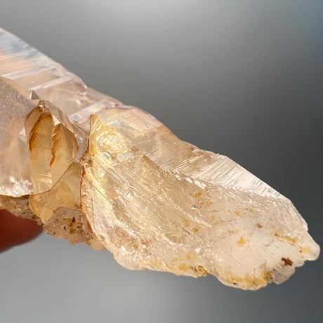 【ガネッシュヒマール産】リモナイトインヒマラヤ水晶 クラスター/Ganesh Himal Limonite in Himalayan Quartz Cluster