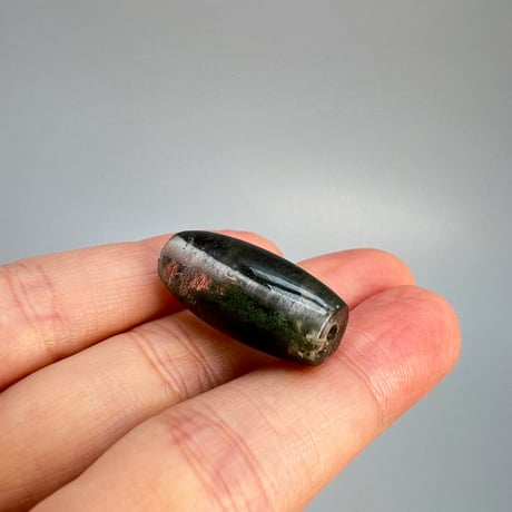 【ガネッシュヒマール産】ガネッシュヒマール産クローライトイン天然ヒマラヤ水晶 樽型ビーズ/Ganesh Himal Chlorite in Himalayan Quartz barrel beads