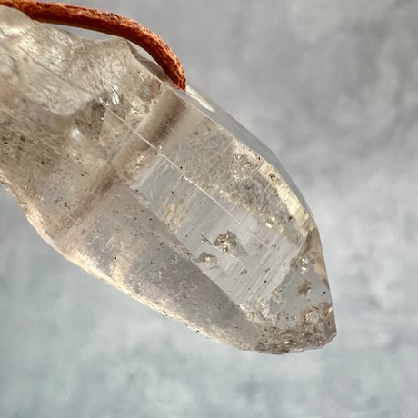 【カイラス産】天然ヒマラヤ水晶革紐付きペンダント④/Kailash Himalayan Quartz Pendant
