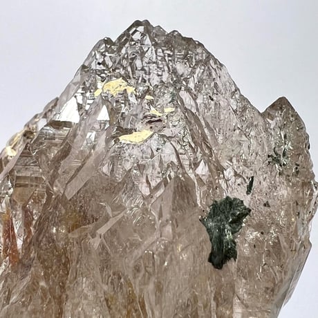 【ガネッシュヒマール産】バイオタイト&フックサイト入り天然ヒマラヤ水晶/Ganesh Himal Biotite&Fuchsite in Himalayan Quartz