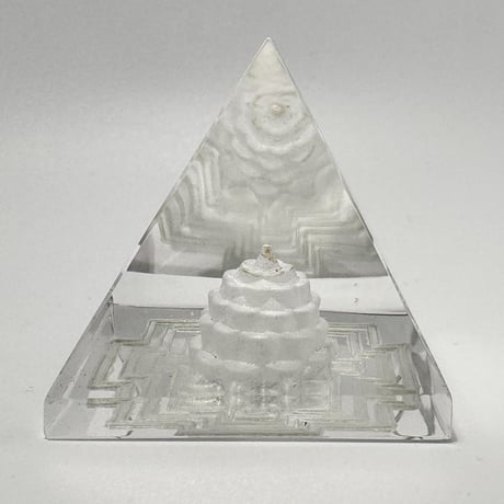 【ガネッシュヒマール産】天然ヒマラヤ水晶ピラミッド"シュリヤントラ"Ganesh Himal Himalayan Quartz  Pyramid in " Shri Yantra"