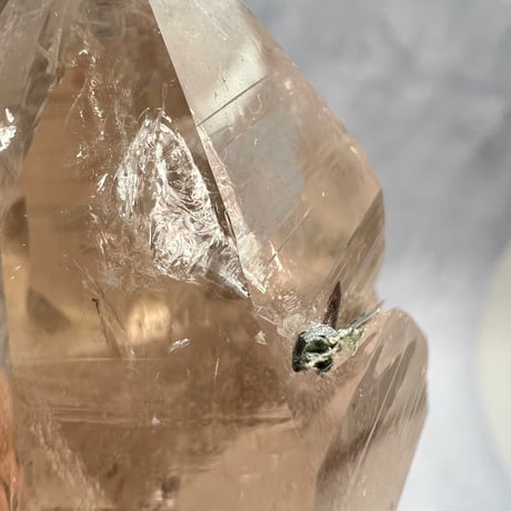 【ガネッシュヒマール産】バイオタイト&雲母入り天然ヒマラヤ水晶/Ganesh Himal Biotite & Mica in Himalayan Quartz