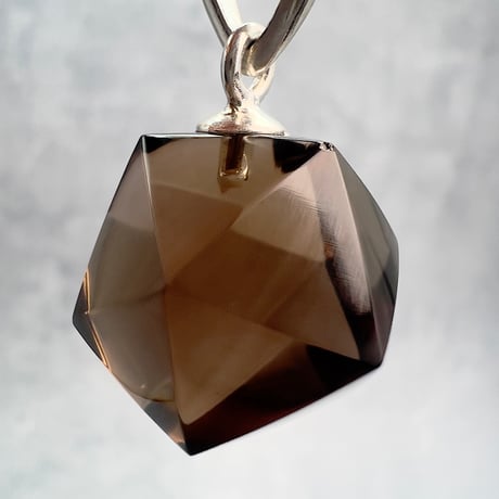 【ガウリシャンカール産】天然ヒマラヤ水晶"手磨き加工"イコサヘドロン"ペンダントトップ①/GauriShankar Himalayan Quartz "Icosahedron"Pendant Top