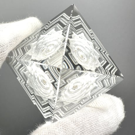 【ガネッシュヒマール産】天然ヒマラヤ水晶ピラミッド"シュリヤントラ"Ganesh Himal Himalayan Quartz  Pyramid in " Shri Yantra"