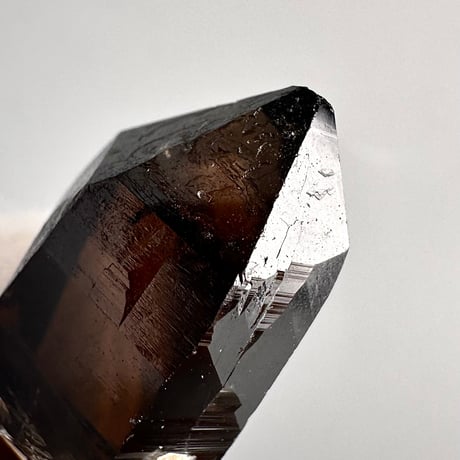 ガウリシャンカール産天然ヒマラヤスモーキークォーツ革紐ペンダント/GauriShankar Himalayan Smoky Quartz Pendant
