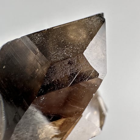 ガウリシャンカール産天然ヒマラヤスモーキークォーツ/GauriShankar Himalayan Smoky Quartz