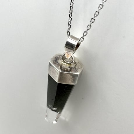 【ガネッシュヒマール産】天然クローライトインヒマラヤ水晶ペンダントトップ/Ganesh Himal Chlorite in Himalayan Quartz Pendant Top