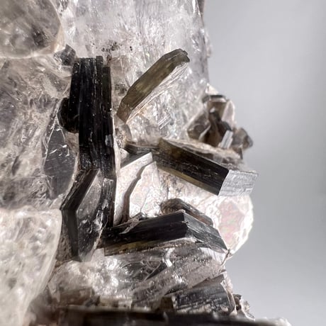 【ガネッシュヒマール産】天然ヒマラヤ水晶 (雲母付き)/Ganesh Himal Himalayan Quartz white Mica Cluster