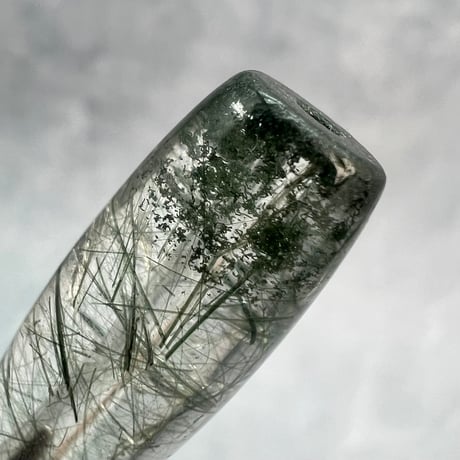 【ガネッシュヒマール産】アクチノライト&クローライトイン天然ヒマラヤ水晶 樽型ビーズ⑱/Ganesh Himal Actinolite&Chlorite in barrel beads