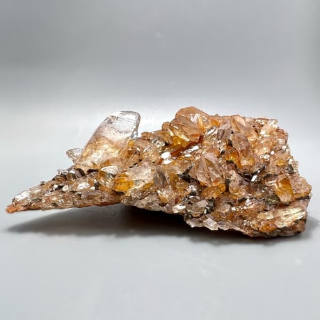 【ガネッシュヒマール産】リモナイトインヒマラヤ水晶クラスター/ Ganesh Himal Limonite in Himalayan Quartz Cluster