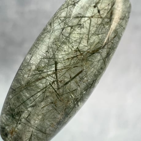 【ガネッシュヒマール産】アクチノライトイン天然ヒマラヤ水晶 樽型ビーズ⑧/Ganesh Himal Actinolite in Himalayan Quartz barrel beads