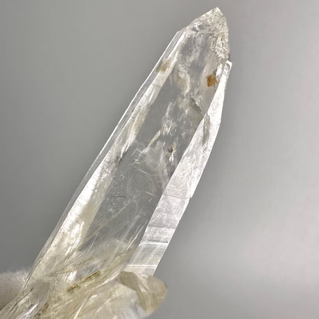 【ガネッシュヒマール産】アクチノライト&クローライトイン天然ヒマラヤ水晶ミニポイント"UU"/Ganesh Himal Actinolite&Chlorite in Himalayan Quartz