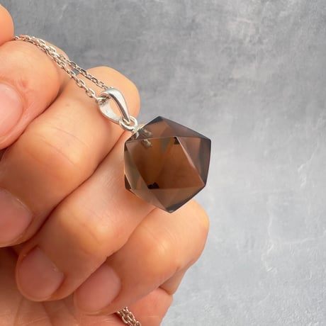 【ガウリシャンカール産】天然ヒマラヤ水晶"手磨き加工"イコサヘドロン"ペンダントトップ①/GauriShankar Himalayan Quartz "Icosahedron"Pendant Top