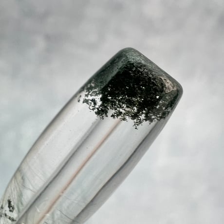 【ガネッシュヒマール産】アクチノライト&クローライトイン天然ヒマラヤ水晶 樽型ビーズ⑫/Ganesh Himal Actinolite&Chlorite in barrel beads