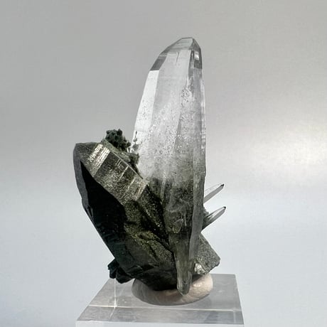 【ガネッシュヒマール産】クローライトイン天然ヒマラヤ水晶ミニクラスター/Ganesh Himal  Chlorite in Himalayan Quartz Mini Cluster