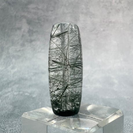 【ガネッシュヒマール産】アクチノライト&クローライトイン天然ヒマラヤ水晶 樽型ビーズ⑱/Ganesh Himal Actinolite&Chlorite in barrel beads