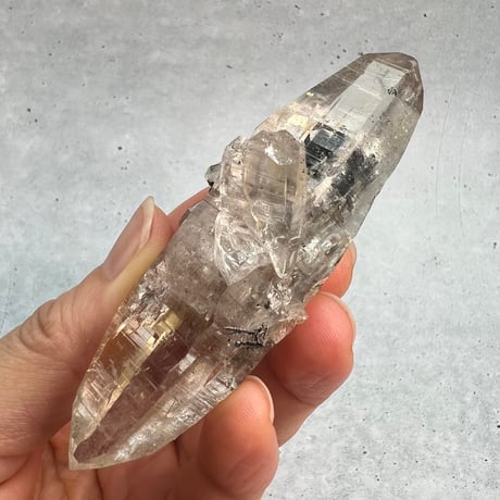 【ガネッシュヒマール産】ヘマタイト イン天然ヒマラヤ水晶/Ganesh Himal Hematite in Himalayan Quartz
