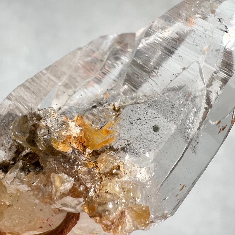 ライモナイトインガネーシュヒマール ガネッシュヒマール産】リモナイトイン天然ヒマラヤ水晶ペンダント①