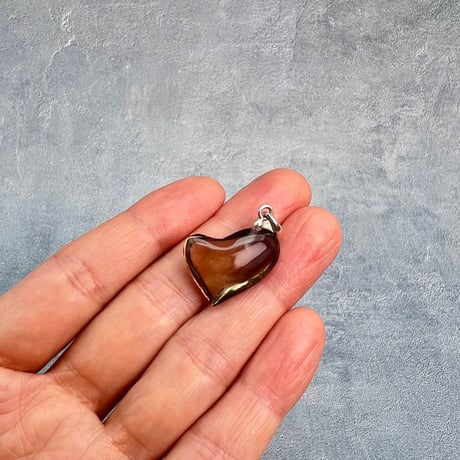 【ガウリシャンカール産】天然ヒマラヤスモーキークォーツ"手磨き加工"ハートペンダントトップ①/Gaurishankar Himalayan Smoky Quartz Heart Pendant Top