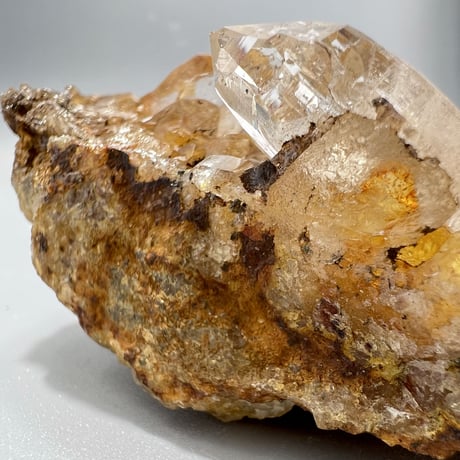 【ガネッシュヒマール産】リモナイトインヒマラヤ水晶クラスター/ Ganesh Himal Limonite in Himalayan Quartz Cluster