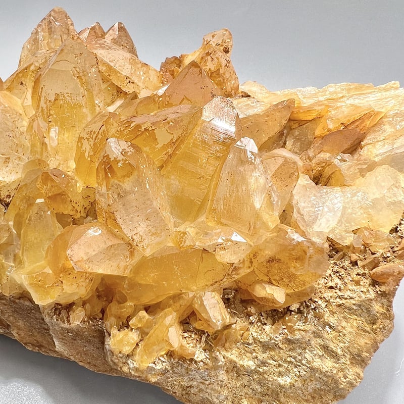 ガネッシュヒマール産】リモナイトインヒマラヤ水晶クラスター/ Ganesh