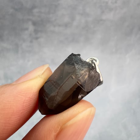 【ガウリシャンカール産】天然ヒマラヤスモーキークォーツ バチカン付きペンダントトップ③/Gaurishankar Himalayan Smoky Silver925 pendant top