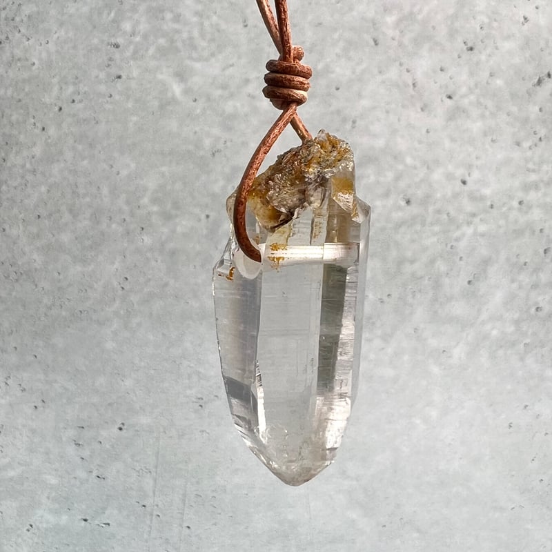 ガネッシュヒマール産】リモナイトイン天然ヒマラヤ水晶ペンダント