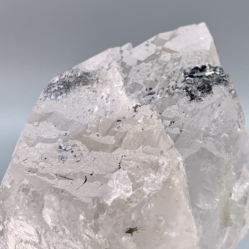 ガネーシュヒマール産天然ヒマラヤ水晶ポイント(黒雲母セルフィールド