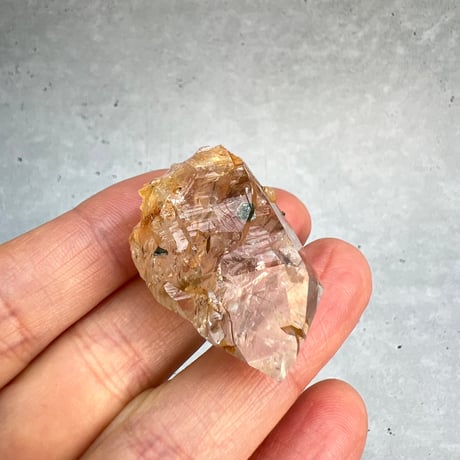 【ガネッシュヒマール産】バイオタイトイン天然ヒマラヤ水晶/Ganesh Himal Biotite in Himalayan Quartz