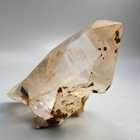 【ガネッシュヒマール産】リモナイトインヒマラヤ水晶 クラスター/Ganesh Himal Limonite in Himalayan Quartz Cluster