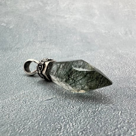 【ガネッシュヒマール産】アクチノライトイン天然ヒマラヤ水晶ペンダントトップ④/Ganesh Himal Actinorite in Himalayan Quartz Pendant Top