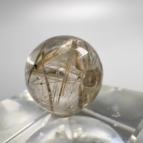 【ガネッシュヒマール産】11mm"手磨き加工"アクチノライトイン天然ヒマラヤ水晶ビーズ/Ganesh Himal Actinolite in Himalayan Quartz Round Beads