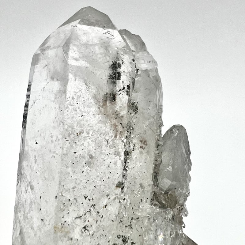 マニハール産 大きなV字谷のあるポイント クローライトインオン マニハール産 大きなV字谷のあるポイント クローライトインオン インド