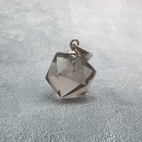 【ガウリシャンカール産】天然ヒマラヤ水晶"手磨き加工"イコサヘドロン"ペンダントトップ②/GauriShankar Himalayan Quartz "Icosahedron"Pendant Top