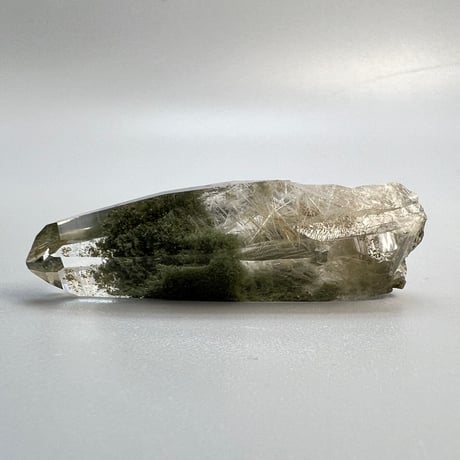 【ガネッシュヒマール産】クローライト&アクチノライトイン天然ヒマラヤ水晶ポイント/Ganesh Himal  Chlorite&Actinorite in Himalayan Quartz Point