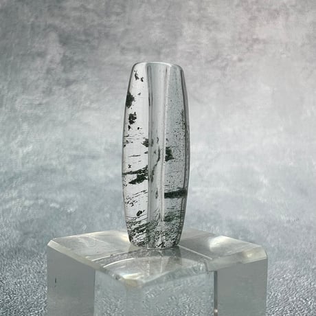 【ガネッシュヒマール産】クローライトイン天然ヒマラヤ水晶 樽型ビーズ⑬/Ganesh Himal Chlorite in Himalayan Quartz barrel beads