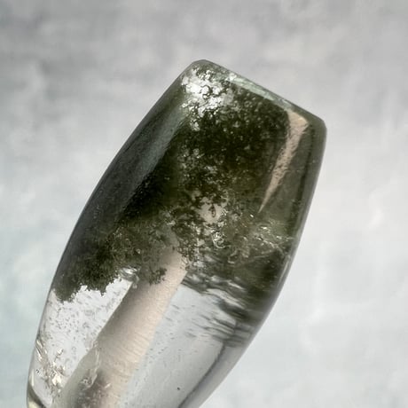 【ガネッシュヒマール産】クローライトイン天然ヒマラヤ水晶 樽型ビーズ⑯/Ganesh Himal Chlorite in Himalayan Quartz barrel beads