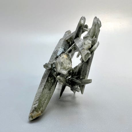 【ガネッシュヒマール産】クローライトインヒマラヤ水晶クラスター/Ganesh Himal  Chlorite in Himalayan Quartz Cluster