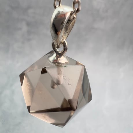 【ガウリシャンカール産】天然ヒマラヤ水晶"手磨き加工"イコサヘドロン"ペンダントトップ②/GauriShankar Himalayan Quartz "Icosahedron"Pendant Top