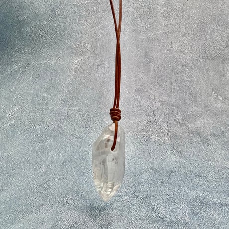【カイラス産】天然ヒマラヤ水晶革紐付きペンダント⑧/Kailash Himalayan Quartz Pendant