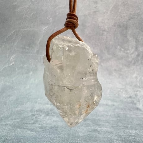 カイラス産】天然ヒマラヤ水晶革紐付きペンダント②/Kailash Himalayan Quartz Pendant