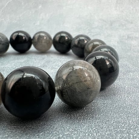 【ガネッシュヒマール産】アクチノライトイン天然ヒマラヤ水晶ブレスレット(グレーブラック系)/Ganesh Himal Actinorite in Himalayan Quartz Bracelet