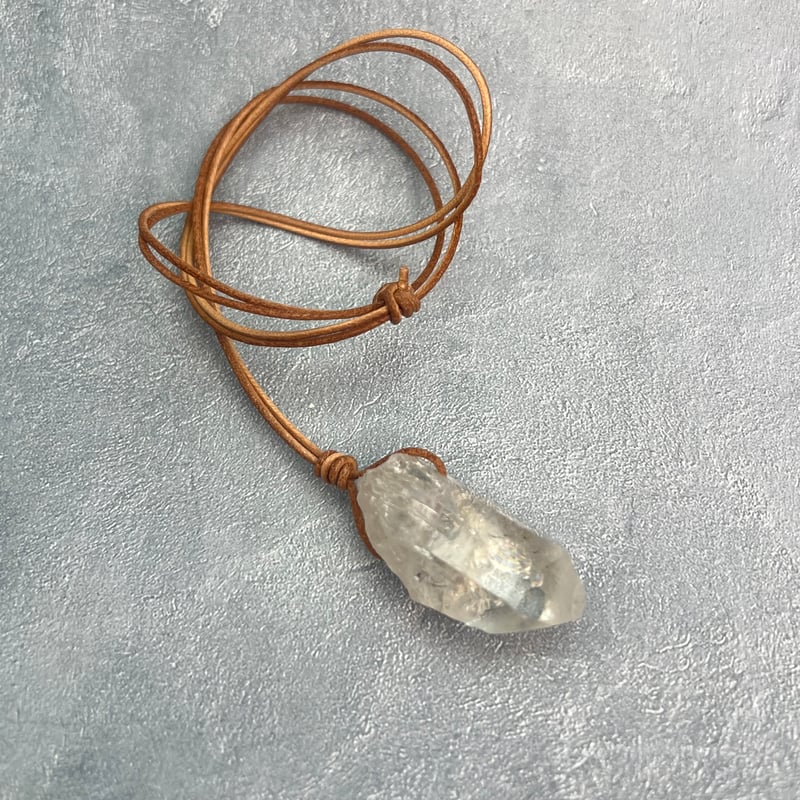 カイラス産】天然ヒマラヤ水晶革紐付きペンダント②/Kailash Himalayan