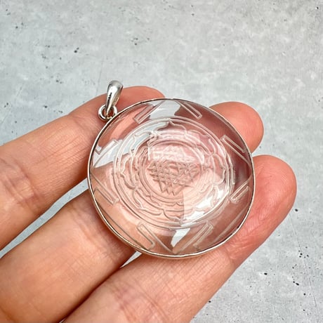 【ガネッシュヒマール産】天然ヒマラヤ水晶"シュリヤントラ"シルバー925ペンダントトップ①