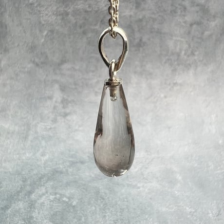 【ガウリシャンカール産】天然ヒマラヤスモーキークォーツ雫型ペンダントトップ/GauriShankar Himalayan Smoky Quartz Drop Pendant Top