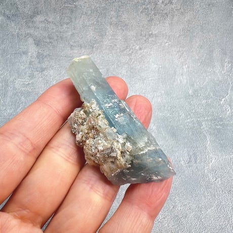 ネパール産【ヒマラヤアクアマリン】原石/Nepal Himalayan Aquamarine