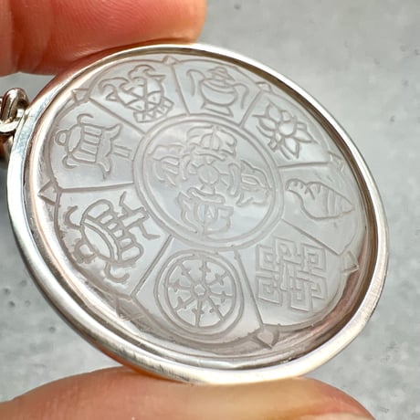 【ガネッシュヒマール産】天然ヒマラヤ水晶アスタマンガルS/Vペンダントトップ/Ganesh Himal "Ashtamangala" Pendant Top