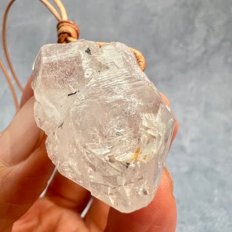 カイラス産】天然ヒマラヤ水晶革紐付きペンダント②/Kailash Himalayan Quartz Pendant