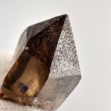 ガウリシャンカール産天然ヒマラヤスモーキークォーツ革紐ペンダント/GauriShankar Himalayan Smoky Quartz Pendant