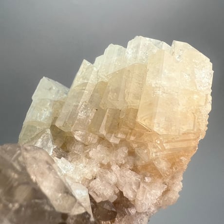 レア✨️【ガウリシャンカール産】天然ヒマラヤスモーキークォーツ   アデュラリア共生/GauriShankar Himalayan Smoky Quartz with Aduraria
